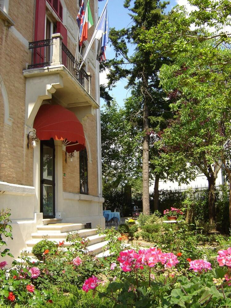 Villa Elda Boutique Hotel Сиена Экстерьер фото